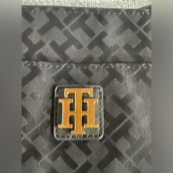 Tommy Hilfiger Crossbody Purse & Wallet - Picture 9 of 11